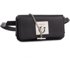 Saszetka nerka CALVIN KLEIN - 2Cm Lock Pouch Belt K60K605163 001. Czarne nerki damskie Calvin Klein, bez wzorów, ze skóry ekologicznej, młodzieżowe, bez dodatków. W wyprzedaży za 299,00 zł.