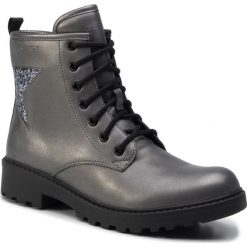 Trapery GEOX - J Casey G. G J9420G 000NF C9002 D Dk Grey. Szare śniegowce dziewczęce Geox, bez zapięcia. W wyprzedaży za 239,00 zł.