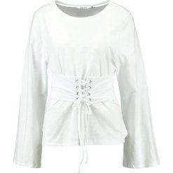 Bluzki damskie: NAKD BELTED DETAIL Bluzka z długim rękawem white