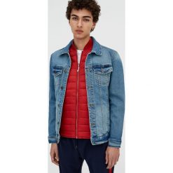 Kurtka jeansowa z efektem sprania. Niebieskie kurtki męskie Pull&Bear, m, bez wzorów, z jeansu, bez kaptura. Za 119,00 zł.