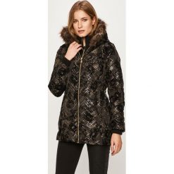 Desigual - Kurtka. Czarne kurtki damskie Desigual, bez wzorów, z poliesteru, długie, z kapturem. W wyprzedaży za 539,90 zł.