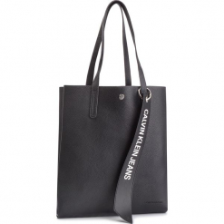 Torebka CALVIN KLEIN JEANS - Logo Banner Medium Shopper K40K400848 001. Czarne shopper bag damskie Calvin Klein Jeans, z jeansu, na ramię. Za 599,00 zł.