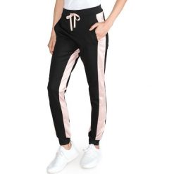 Liu Jo Spodnie dresowe Czarny. Czarne spodnie damskie s, z elastanu. Za 471,95 zł.