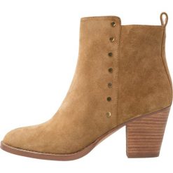 Botki damskie: Nine West FREEPORT Botki camel