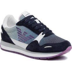 Sneakersy EMPORIO ARMANI - X3X058 XM262 R724 Aster/Blue/White. Niebieskie półbuty damskie Emporio Armani, na co dzień, z aplikacjami, ze skóry, bez obcasa, na płaskiej podeszwie, bez zapięcia. Za 799,00 zł.