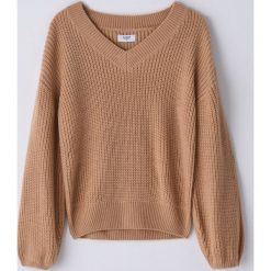 Sweter z dekoltem V -. Swetry damskie Cropp, s, bez wzorów, bez rękawów, bez kaptura. Za 69,99 zł.