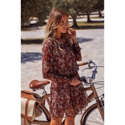 Szyfonowa sukienka w kwiaty - model 1. Sukienki damskie Moe, s, w kwiaty, z poliesteru, boho, z falbankami, bez rękawów. Za 269,00 zł.