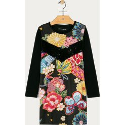Desigual - Sukienka dziecięca 104-164 cm. Czarne sukienki dziewczęce Desigual, z aplikacjami, z bawełny, z długim rękawem, długie, mini, rozkloszowane. Za 239,90 zł.