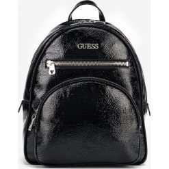 Guess New Vibe Large Plecak Czarny. Czarne plecaki damskie Guess, w paski, z materiału. Za 662,95 zł.