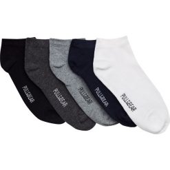 Komplet 5 par krótkich skarpetek. Czarne skarpetki męskie Pull&Bear, bez wzorów. Za 39,90 zł.