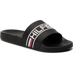 Klapki TOMMY HILFIGER - Poolslide FM0FM02365 Black 990. Czarne klapki męskie TOMMY HILFIGER, ze skóry ekologicznej, bez zapięcia. Za 199,00 zł.