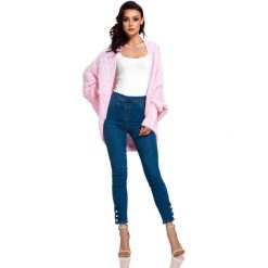 Sweter oversize kimonowy - pudrowy róż, Uniwersalny. Różowe swetry damskie e-margeritka.pl, uniwersalny, bez wzorów, casualowe, bez rękawów, bez kaptura. Za 149,99 zł.