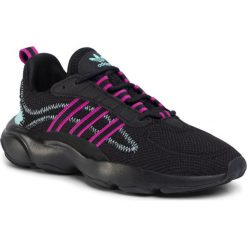 Buty adidas - Haiwee W EF4457 Cblack/Vivpnk/Claqua. Czarne półbuty damskie Adidas, bez wzorów, z tworzywa sztucznego, bez obcasa, na płaskiej podeszwie, bez zapięcia. W wyprzedaży za 269,00 zł.