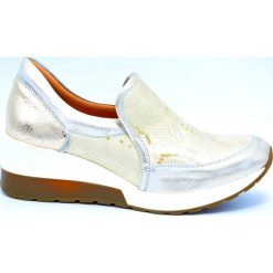 Sneakersy wężowe skórzane złote Aga. Żółte sneakersy damskie Aga. W wyprzedaży za 269,00 zł.