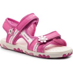 Sandały GEOX - J S.Hahiti G. B J928ZB 05415 C8002 S Fuchsia. Różowe sandały dziewczęce Geox, ze skóry ekologicznej, bez zapięcia. W wyprzedaży za 219,00 zł.