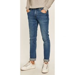 Tommy Hilfiger - Jeansy Denton. Niebieskie jeansy męskie TOMMY HILFIGER, z aplikacjami. Za 539,90 zł.