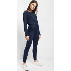 Jegginsy z wysokim stanem. Niebieskie jegginsy damskie marki Orsay, z elastanu. Za 89,99 zł.