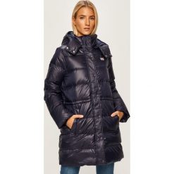 Levi's - Kurtka puchowa. Niebieskie kurtki damskie s, z poliesteru, długie. W wyprzedaży za 529,90 zł.