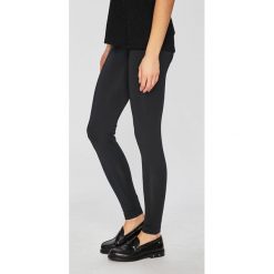 Jacqueline de Yong - Legginsy. Czarne legginsy marki Jacqueline de Yong, s, z elastanu. Za 49,90 zł.