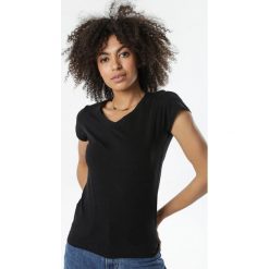 Czarny T-shirt Nysalphia. Czarne bluzki damskie Born2be, s, bez wzorów, z dzianiny, z dekoltem w serek. Za 29,99 zł.