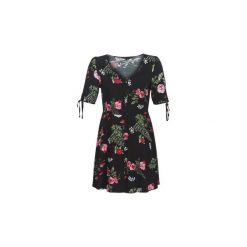 Sukienki krótkie Vero Moda VMSIMPLY. Czarne sukienki damskie Vero Moda, s, bez wzorów, bez kołnierzyka, z krótkim rękawem, krótkie, mini. Za 119,00 zł.