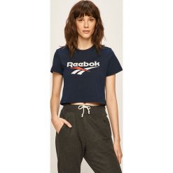 Reebok Classic - T-shirt. Niebieskie topy damskie Reebok Classic, s, z nadrukiem, z elastanu, z okrągłym kołnierzem. W wyprzedaży za 59,90 zł.