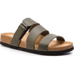 Klapki DR. BRINKMANN - 600465 Khaki 7. Zielone klapki męskie Dr. Brinkmann, bez wzorów, ze skóry ekologicznej. W wyprzedaży za 129,00 zł.