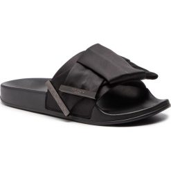Klapki TED BAKER - Bleful 9-18175 Black. Czarne klapki damskie Ted Baker, z aplikacjami, z tworzywa sztucznego, bez obcasa. W wyprzedaży za 279,00 zł.