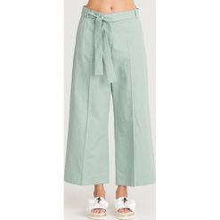 SPODNIE CURVE Weekend Max Mara. Zielone spodnie damskie Weekend Max Mara, z bawełny. Za 467,00 zł.