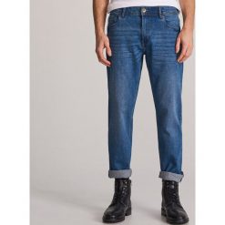 Spodnie jeansowe regular - Granatowy. Niebieskie spodnie męskie Reserved, m, z jeansu. Za 129,99 zł.