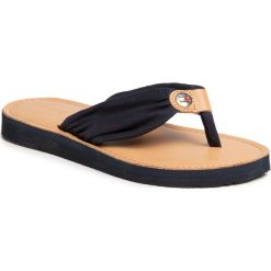 Japonki TOMMY HILFIGER - Leather Footbed Beach Sandal FW0FW00475 Desert Sky DW5. Niebieskie klapki damskie TOMMY HILFIGER, bez wzorów, ze skóry, bez obcasa. W wyprzedaży za 149,00 zł.