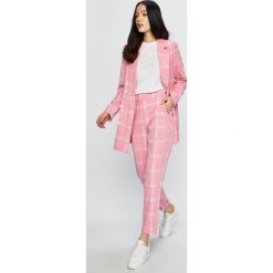 Vero Moda - Żakiet. Różowe żakiety damskie Vero Moda, bez wzorów, z elastanu. Za 239,90 zł.