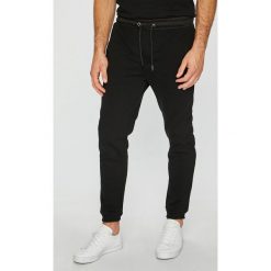 Brave Soul - Spodnie. Czarne spodnie męskie marki Brave Soul, na co dzień, xl, bez wzorów, z bawełny, casualowe. W wyprzedaży za 49,90 zł.