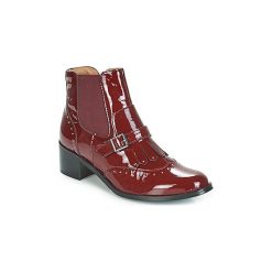 Botki Karston GLEFI. Czerwone botki damskie Karston, bez obcasa, bez zapięcia. Za 395,40 zł.