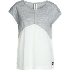 Super.natural MOTION SLASH TEE Tshirt basic ash melange/fresh white. Szare t-shirty damskie marki super.natural, s, z poliesteru. Za 249,00 zł.