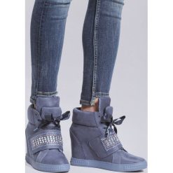 Niebieskie Sneakersy Want Me. Niebieskie koturny damskie vices, bez obcasa, na koturnie, na sznurówki. Za 89,99 zł.