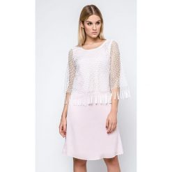Sukienka w kolorze jasnoróżowym. Różowe sukienki damskie Far Far Fashion, Ryłko by Agnes&Paul, bez wzorów, z okrągłym kołnierzem, bez rękawów. W wyprzedaży za 79,95 zł.