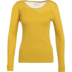 Swetry klasyczne damskie: JUST FEMALE TAMOKO Sweter warm lemon