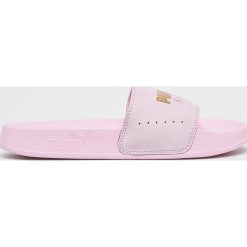 Puma - Klapki. Różowe klapki damskie Puma, bez wzorów, ze skóry, bez obcasa, na obcasie. W wyprzedaży za 119,90 zł.