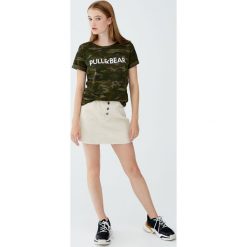 Koszulka z krótkim rękawem i logo. Brązowe t-shirty damskie Pull&Bear. Za 29,90 zł.