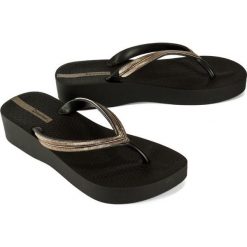 IPANEMA 82764 MESH V PLAT FEM 24901 black/black/rose, klapki/japonki damskie. Czerwone koturny damskie Ipanema, bez wzorów, z meshu, bez obcasa, na koturnie. Za 96,99 zł.