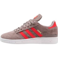 Tenisówki damskie: adidas Originals BUSENITZ Tenisówki i Trampki tech earth/red/gold metallic