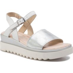 Sandały JANA - 8-28701-32 White/Silver 191. Szare klapki damskie Jana, bez wzorów, ze skóry, bez obcasa, na obcasie. W wyprzedaży za 169,00 zł.