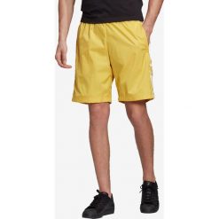 Adidas Originals Szorty Żółty. Żółte spodenki i szorty męskie adidas Originals, m, bez wzorów, z poliesteru. Za 214,95 zł.