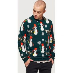 Świąteczny sweter all over - Khaki. Brązowe bez kategorii marki Cropp, s, wizytowe. W wyprzedaży za 19,99 zł.