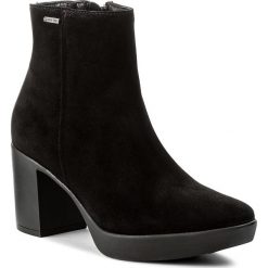 Botki HÖGL - GORE-TEX 4-106812 Schwarz 0100. Czarne botki damskie zamszowe marki HÖGL. W wyprzedaży za 429,00 zł.