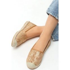 Camelowe Espadryle Lihan. Szare espadryle damskie Born2be, bez wzorów, ze skóry, bez obcasa, na płaskiej podeszwie. Za 39,99 zł.