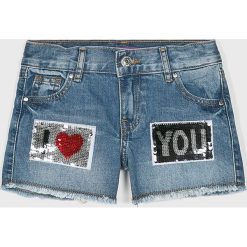 Guess Jeans - Szorty dziecięce 118-175 cm. Niebieskie spodenki dziewczęce Guess Jeans, z aplikacjami, z bawełny, casualowe. W wyprzedaży za 159,90 zł.