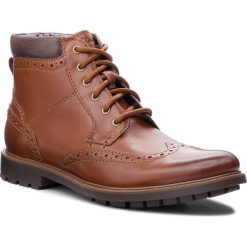 Kozaki CLARKS - Curington Rise 261368547 Tan Leather. Brązowe buty zimowe męskie Clarks, z materiału. W wyprzedaży za 279,00 zł.