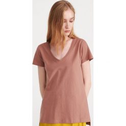T-shirt z bawełny organicznej - Fioletowy. Fioletowe t-shirty damskie Reserved, s, bez wzorów, z bawełny, bez kołnierzyka. Za 79,99 zł.